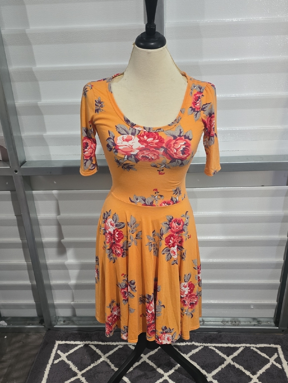 LuLaRoe Mustard Floral Scoop Midi Dress with Pink &‎ Red Blooms Size XS